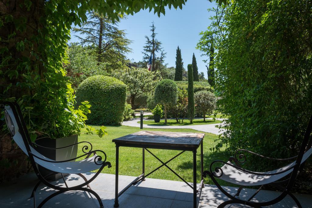Hostellerie Les Gorges De Pennafort Callas Oda fotoğraf